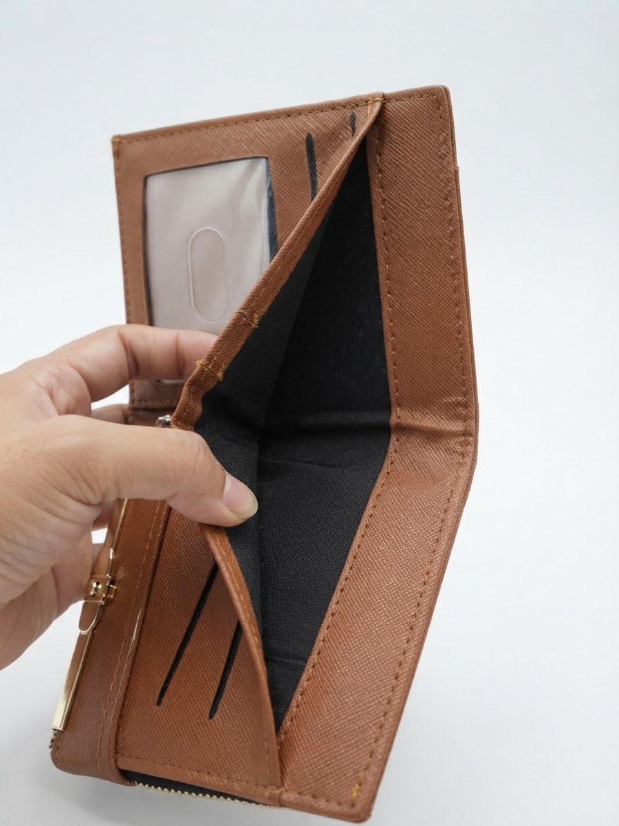 Kapaklı Çıtçıtlı Kapitone Desenli Kahverengi Kadın Cüzdanı